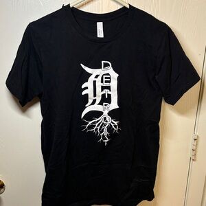Black Graphic Short Sleeve Men’s Tee with White Detroit Root Design
